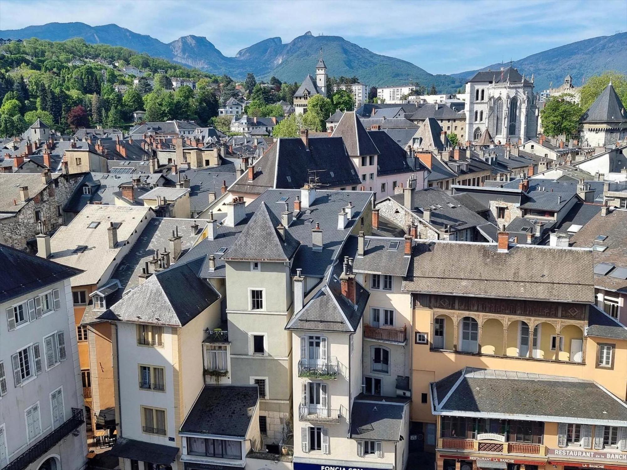 Autour De Moi * * * * * * Chambery