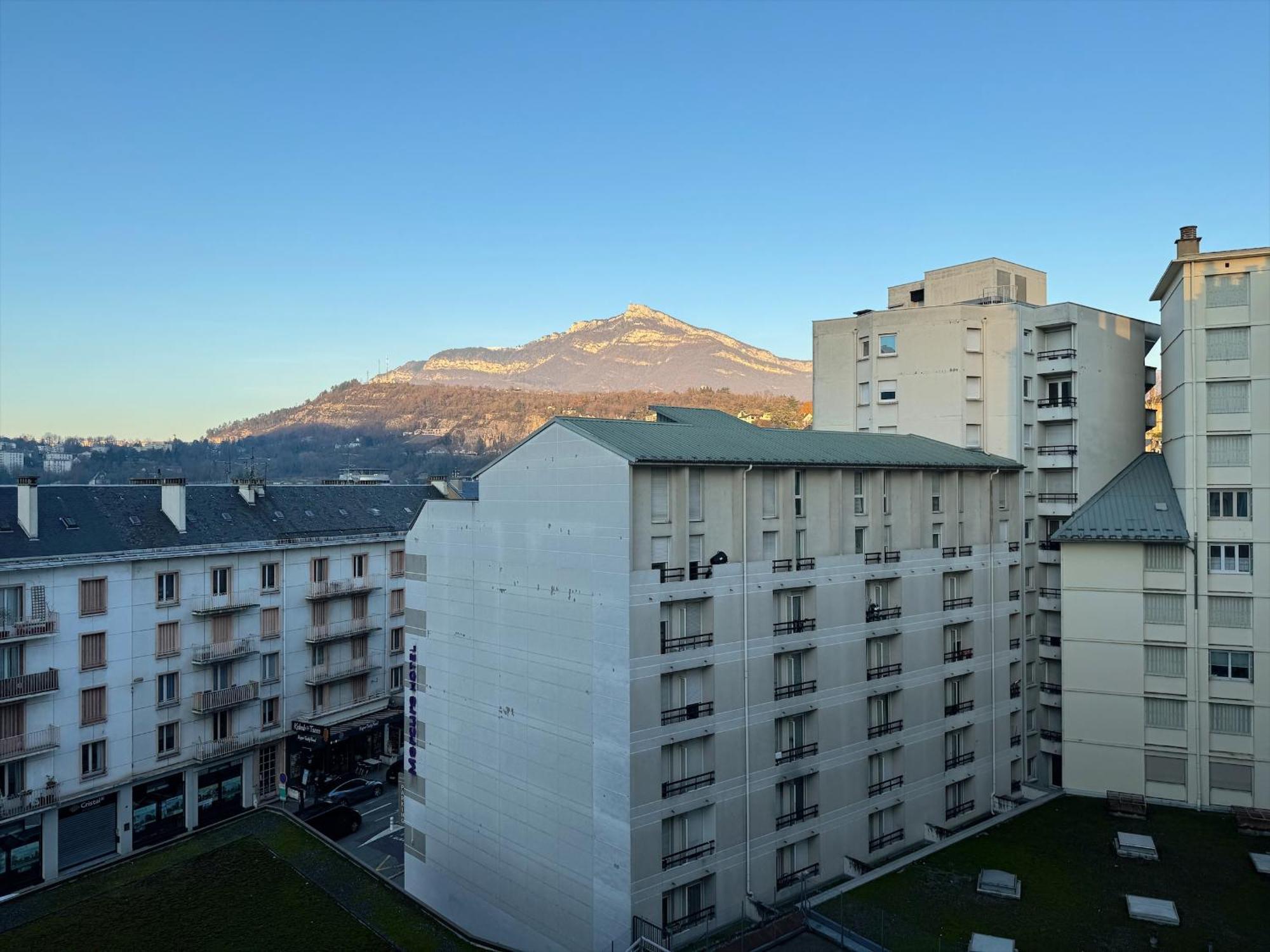Autour De Moi * * * * * * Chambery