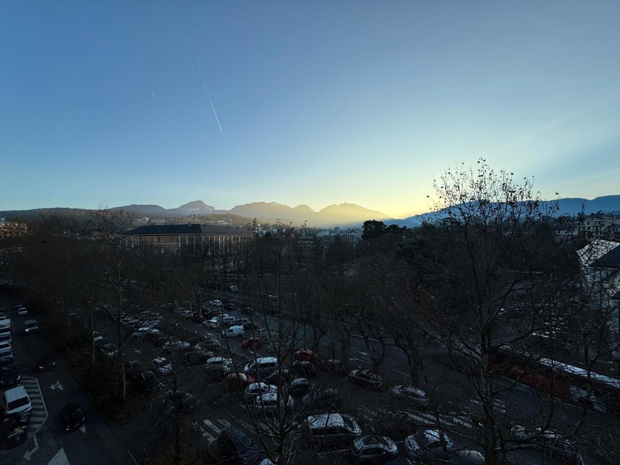 Autour De Moi * * * * * Chambery